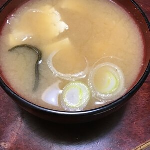 豆腐とネギの味噌汁